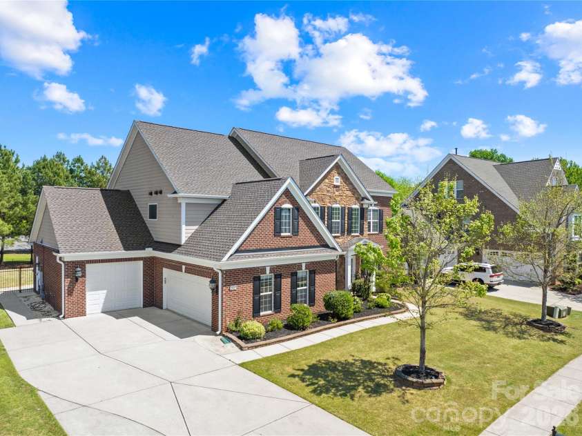 2805 Julian Glen Circle, Waxhaw, NC 28173.  MLS# CAR4366670, YatesRealty ID 21409. 