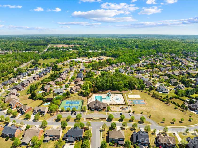 2805 Julian Glen Circle, Waxhaw, NC 28173.  MLS# CAR4366670, YatesRealty ID 21409. 