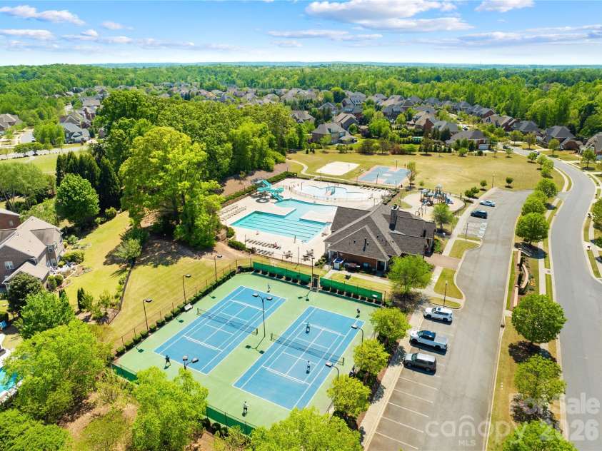 2805 Julian Glen Circle, Waxhaw, NC 28173.  MLS# CAR4366670, YatesRealty ID 21409. 