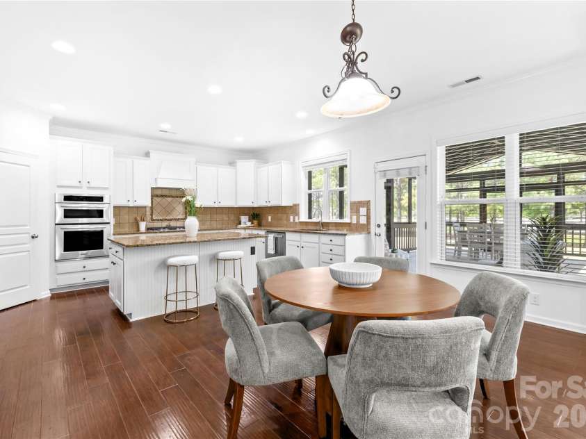 2805 Julian Glen Circle, Waxhaw, NC 28173.  MLS# CAR4366670, YatesRealty ID 21409. 