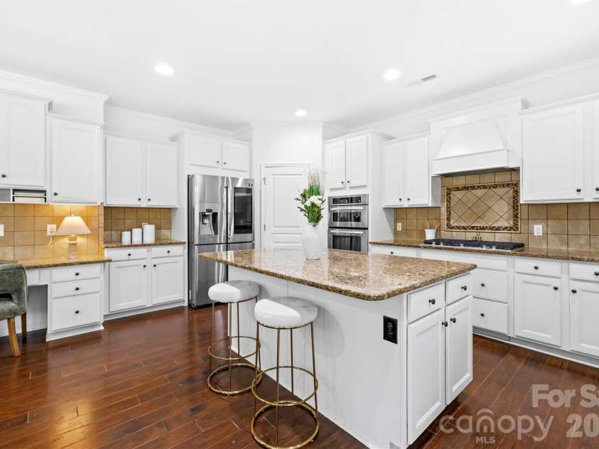 2805 Julian Glen Circle, Waxhaw, NC 28173.  MLS# CAR4366670, YatesRealty ID 21409. 