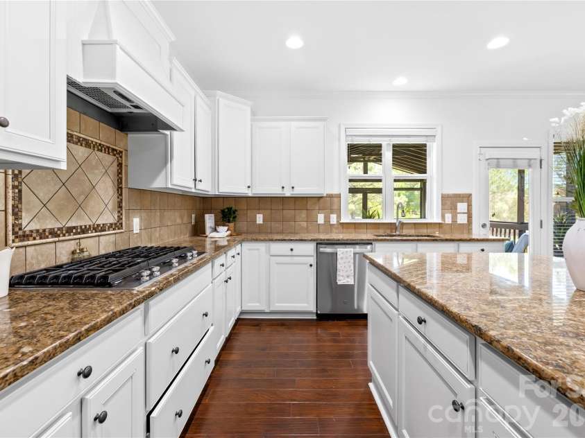 2805 Julian Glen Circle, Waxhaw, NC 28173.  MLS# CAR4366670, YatesRealty ID 21409. 