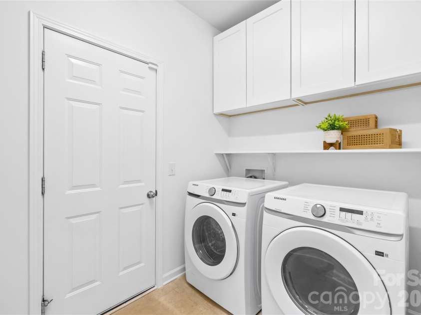 2805 Julian Glen Circle, Waxhaw, NC 28173.  MLS# CAR4366670, YatesRealty ID 21409. 