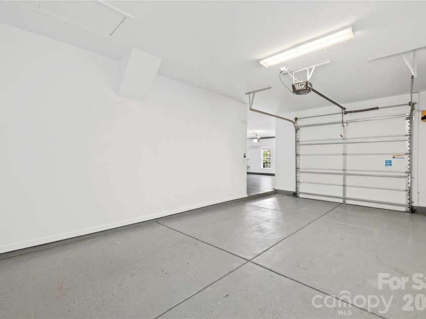2805 Julian Glen Circle, Waxhaw, NC 28173.  MLS# CAR4366670, YatesRealty ID 21409. 