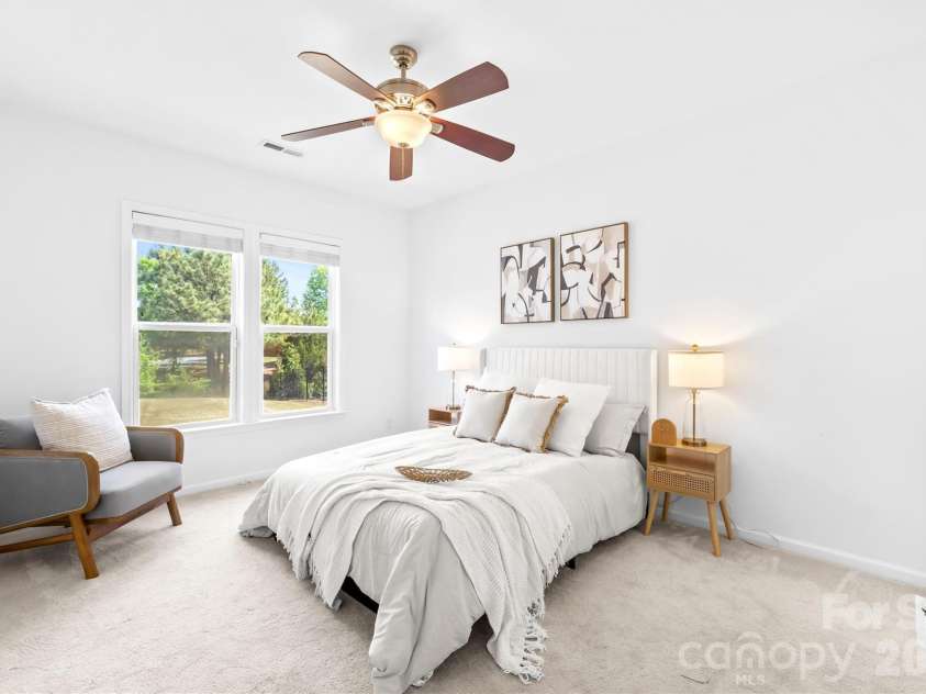 2805 Julian Glen Circle, Waxhaw, NC 28173.  MLS# CAR4366670, YatesRealty ID 21409. 