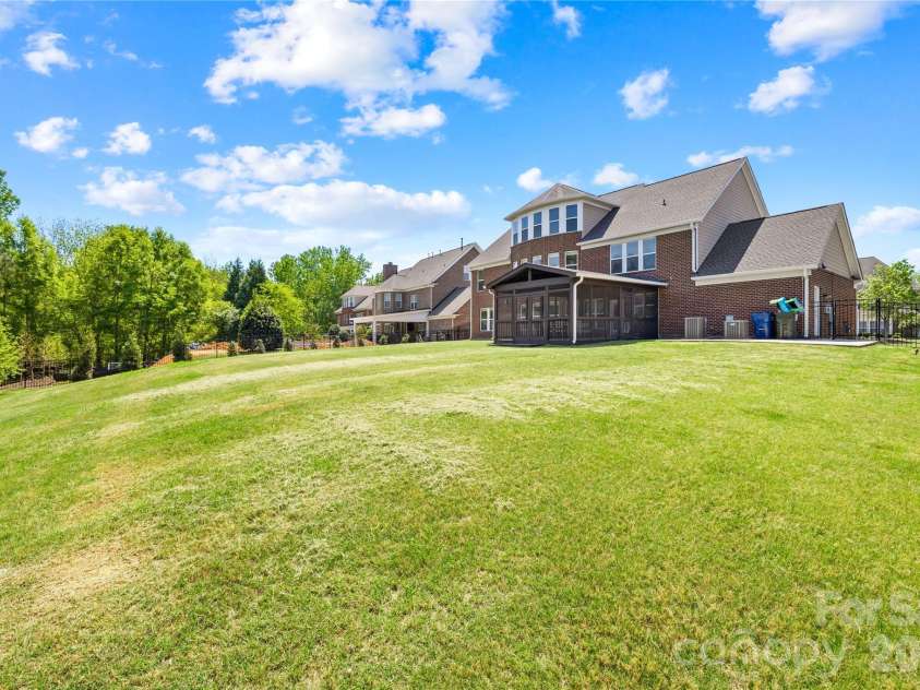 2805 Julian Glen Circle, Waxhaw, NC 28173.  MLS# CAR4366670, YatesRealty ID 21409. 