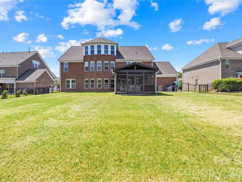 2805 Julian Glen Circle, Waxhaw, NC 28173.  MLS# CAR4366670, YatesRealty ID 21409. 