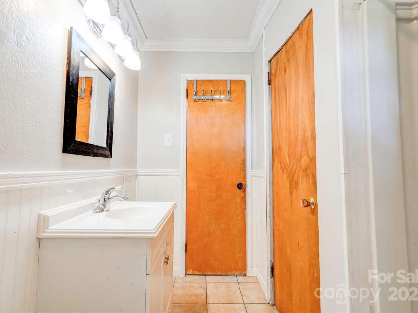 619 Sanders Road, Shelby, NC 28150.  MLS# CAR4256179, YatesRealty ID 21409. Bath 2