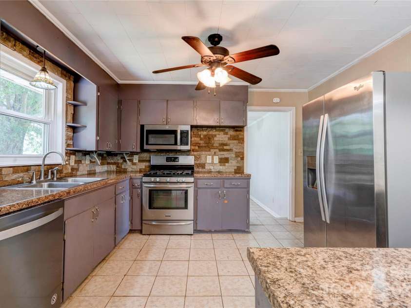 619 Sanders Road, Shelby, NC 28150.  MLS# CAR4256179, YatesRealty ID 21409. Kitchen