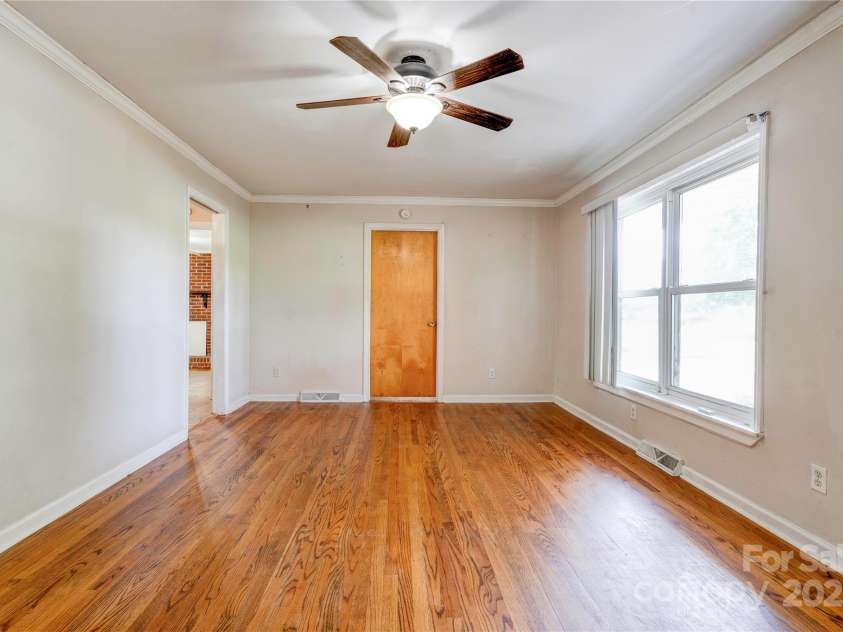 619 Sanders Road, Shelby, NC 28150.  MLS# CAR4256179, YatesRealty ID 21409. Living Room