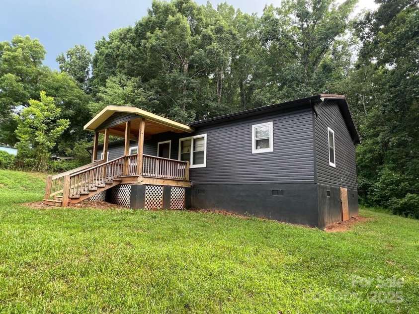 6581 Emerald Isle Drive, Sherrills Ford, NC 28673.  MLS# CAR4277382, YatesRealty ID 2141. 