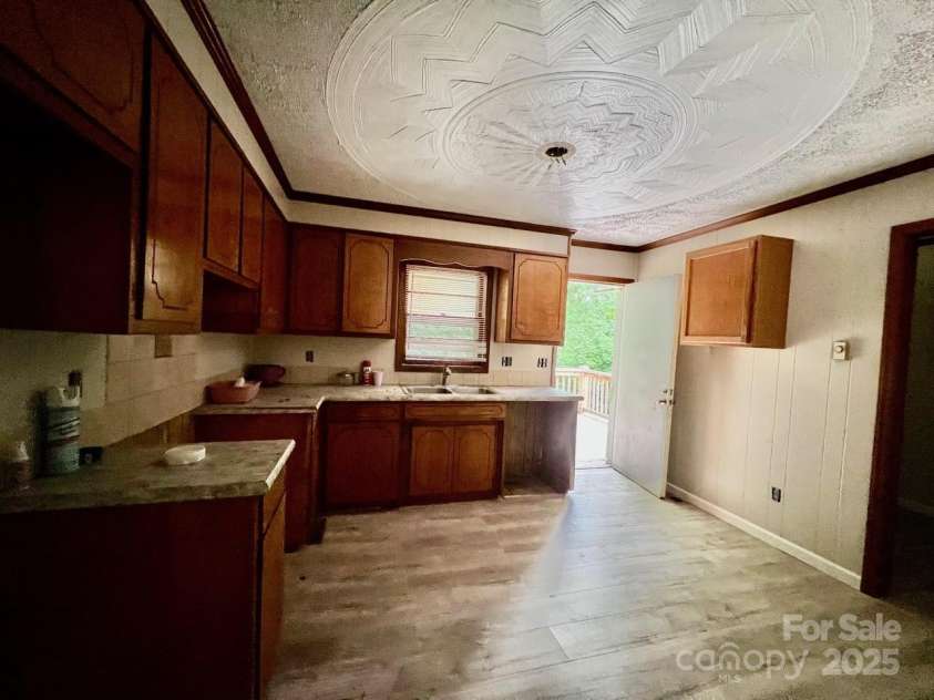 6581 Emerald Isle Drive, Sherrills Ford, NC 28673.  MLS# CAR4277382, YatesRealty ID 2141. Kitchen