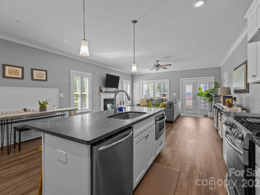 414 King Street, Waxhaw, NC 28173.  MLS# CAR4254276, YatesRealty ID 21410. 