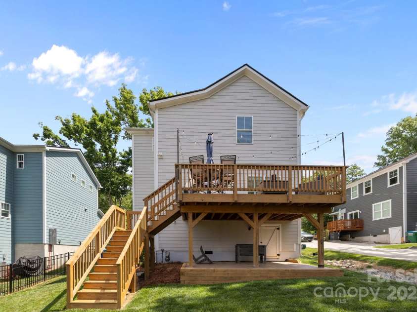 414 King Street, Waxhaw, NC 28173.  MLS# CAR4254276, YatesRealty ID 21410. 