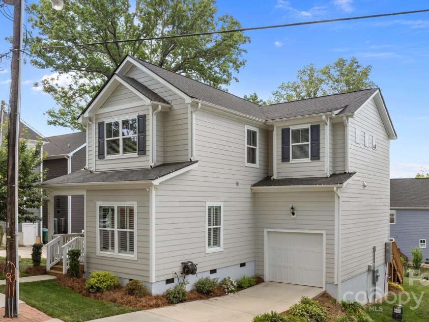 414 King Street, Waxhaw, NC 28173.  MLS# CAR4254276, YatesRealty ID 21410. 