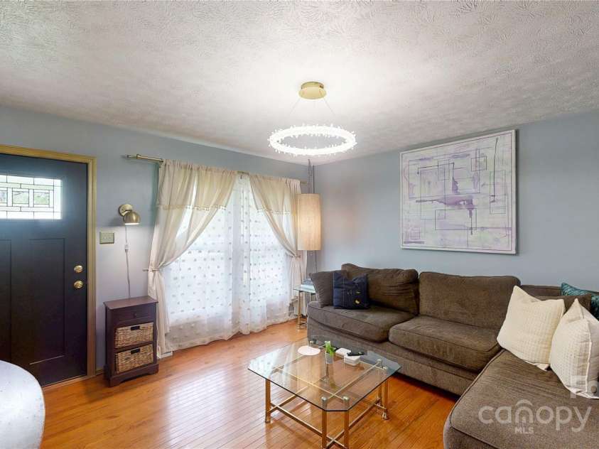 22 King Arthur Place, Asheville, NC 28806.  MLS# CAR4270213, YatesRealty ID 21412. 