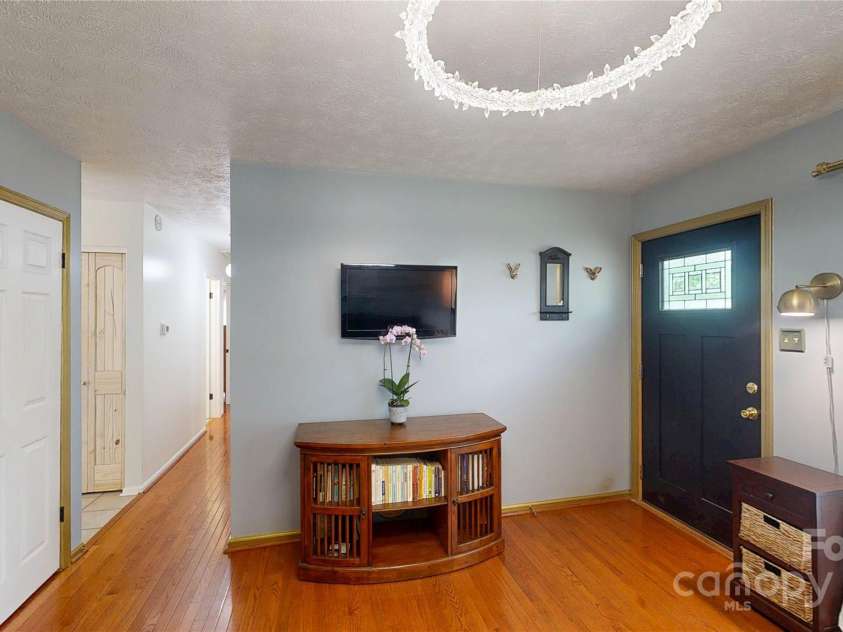 22 King Arthur Place, Asheville, NC 28806.  MLS# CAR4270213, YatesRealty ID 21412. 