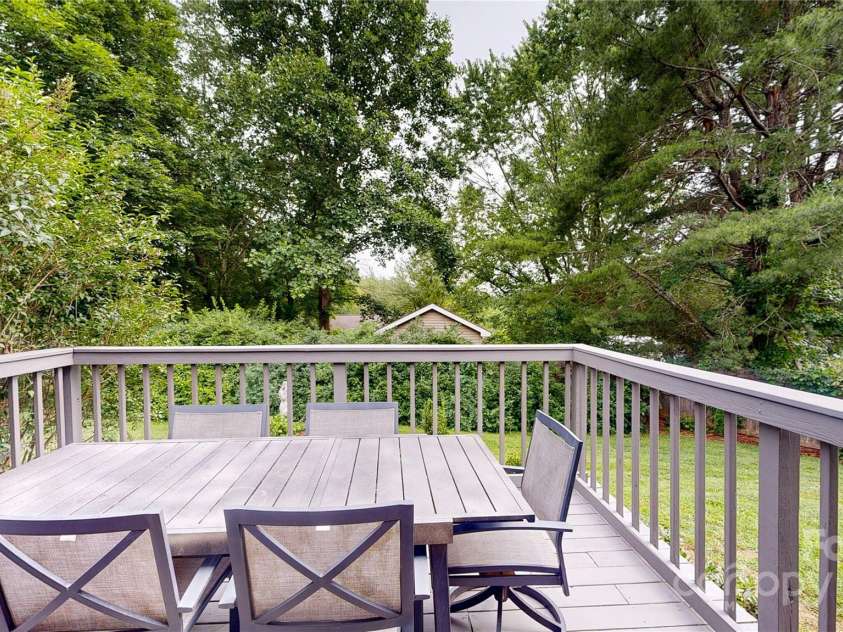 22 King Arthur Place, Asheville, NC 28806.  MLS# CAR4270213, YatesRealty ID 21412. 