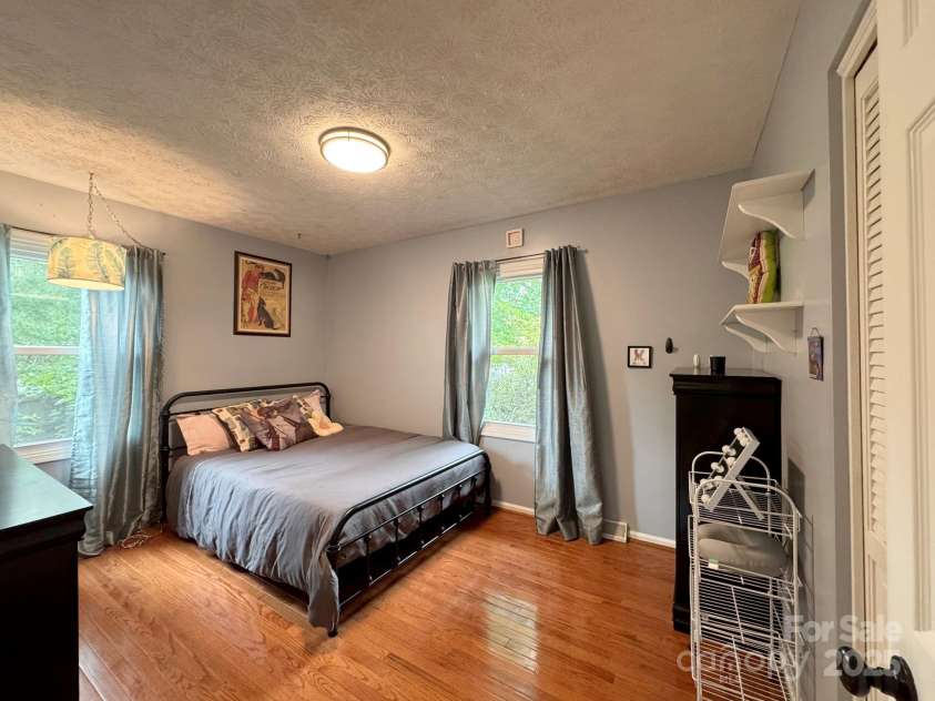 22 King Arthur Place, Asheville, NC 28806.  MLS# CAR4270213, YatesRealty ID 21412. 