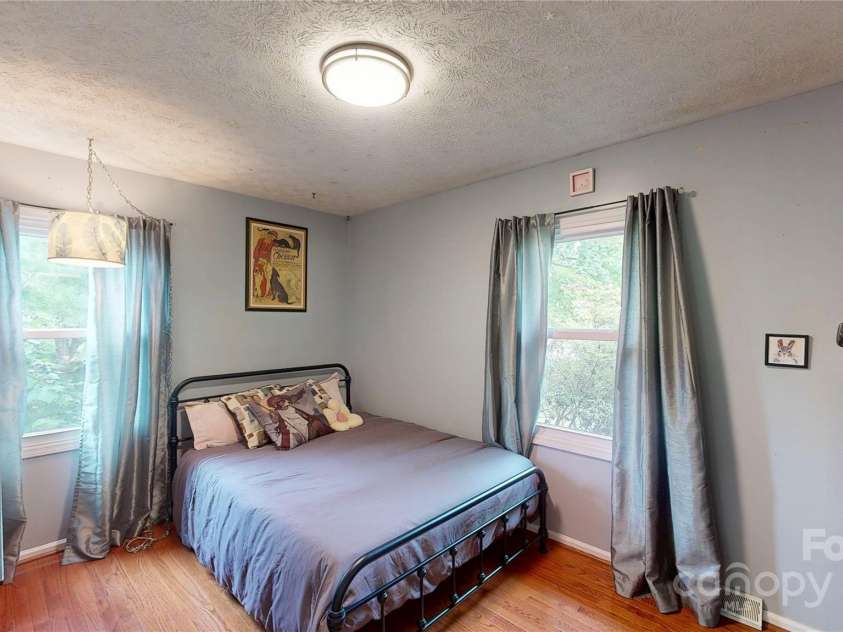 22 King Arthur Place, Asheville, NC 28806.  MLS# CAR4270213, YatesRealty ID 21412. 