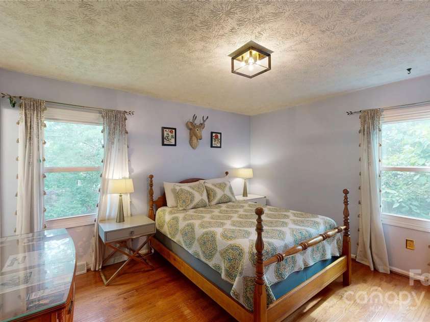 22 King Arthur Place, Asheville, NC 28806.  MLS# CAR4270213, YatesRealty ID 21412. 