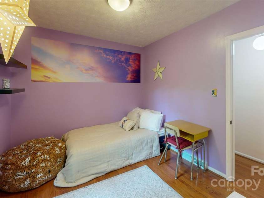 22 King Arthur Place, Asheville, NC 28806.  MLS# CAR4270213, YatesRealty ID 21412. 