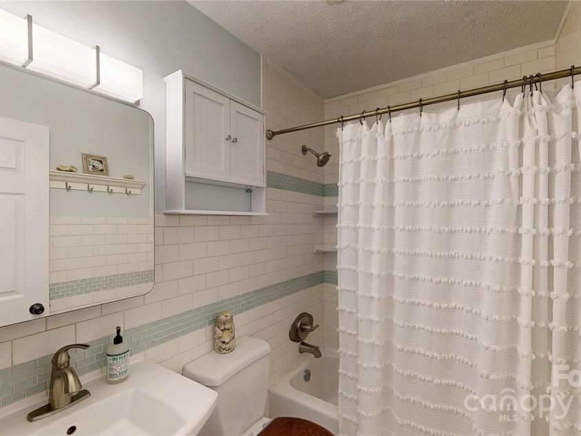 22 King Arthur Place, Asheville, NC 28806.  MLS# CAR4270213, YatesRealty ID 21412. 