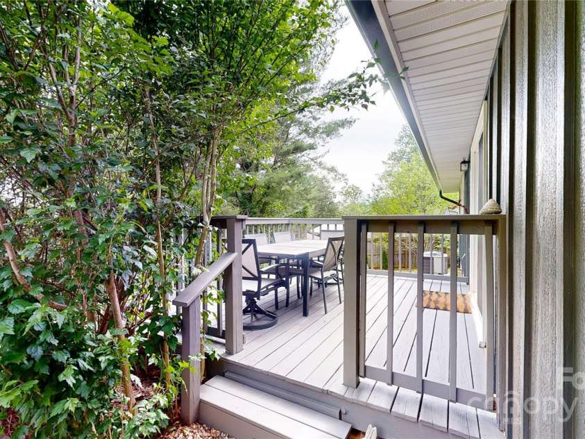 22 King Arthur Place, Asheville, NC 28806.  MLS# CAR4270213, YatesRealty ID 21412. 