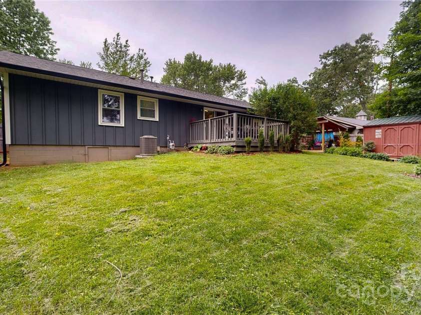 22 King Arthur Place, Asheville, NC 28806.  MLS# CAR4270213, YatesRealty ID 21412. 