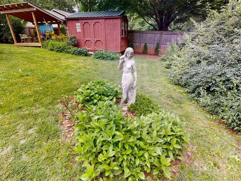 22 King Arthur Place, Asheville, NC 28806.  MLS# CAR4270213, YatesRealty ID 21412. 