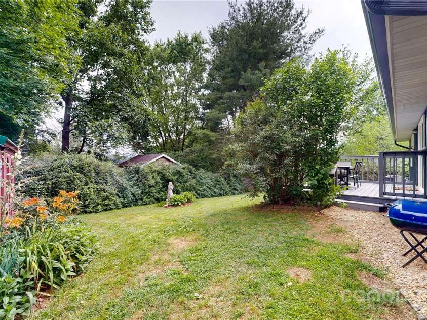 22 King Arthur Place, Asheville, NC 28806.  MLS# CAR4270213, YatesRealty ID 21412. 