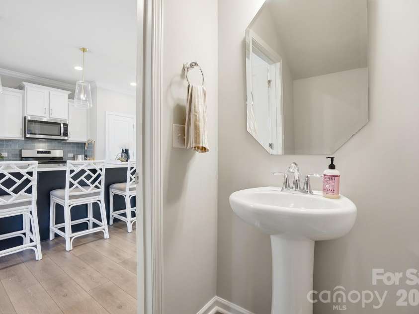 21220 Sanctuary Drive, Lancaster, SC 29720.  MLS# CAR4378601, YatesRealty ID 21413. Half Bath