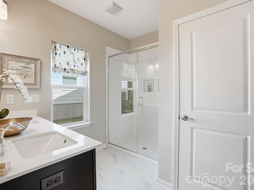 21220 Sanctuary Drive, Lancaster, SC 29720.  MLS# CAR4378601, YatesRealty ID 21413. Primary Bath