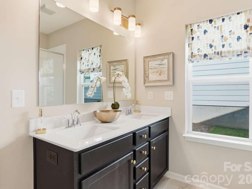 21220 Sanctuary Drive, Lancaster, SC 29720.  MLS# CAR4378601, YatesRealty ID 21413. Primary Bath