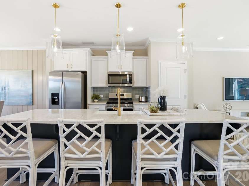 21220 Sanctuary Drive, Lancaster, SC 29720.  MLS# CAR4378601, YatesRealty ID 21413. Upgraded quartz countertops 