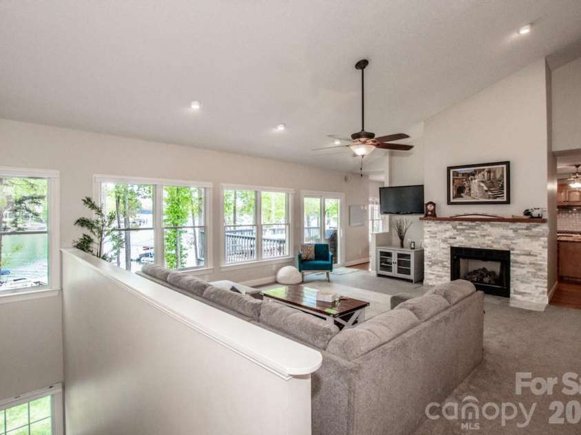 239 Pinnacle Shores Drive, Mooresville, NC 28117.  MLS# CAR4366703, YatesRealty ID 21414. 