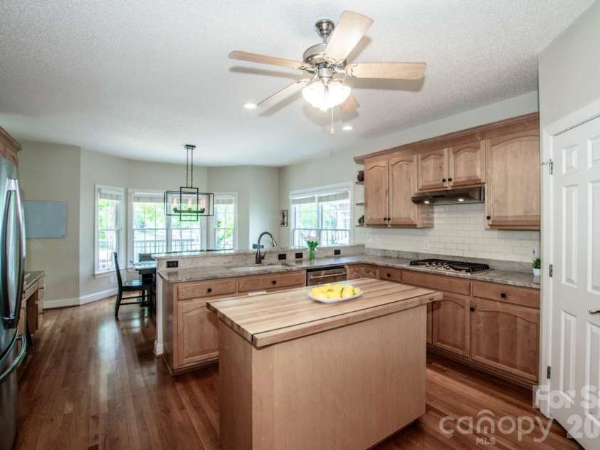 239 Pinnacle Shores Drive, Mooresville, NC 28117.  MLS# CAR4366703, YatesRealty ID 21414. 