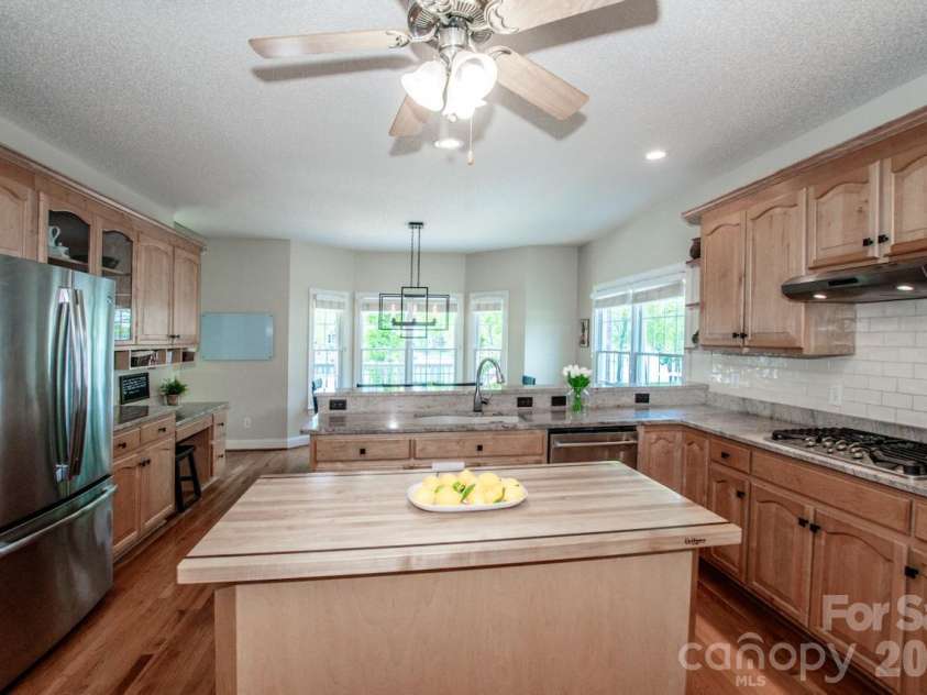 239 Pinnacle Shores Drive, Mooresville, NC 28117.  MLS# CAR4366703, YatesRealty ID 21414. 