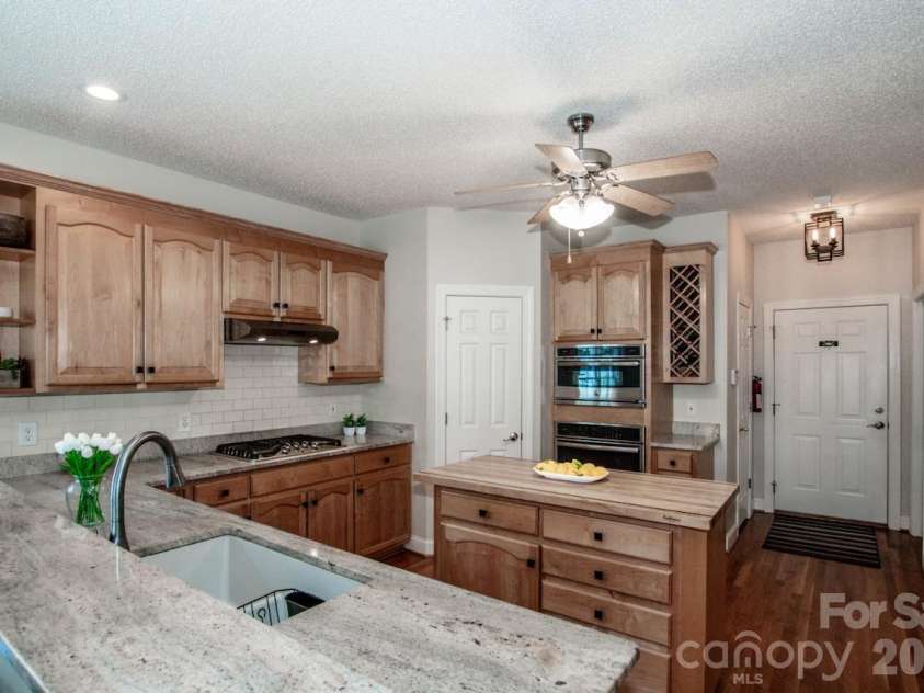 239 Pinnacle Shores Drive, Mooresville, NC 28117.  MLS# CAR4366703, YatesRealty ID 21414. 