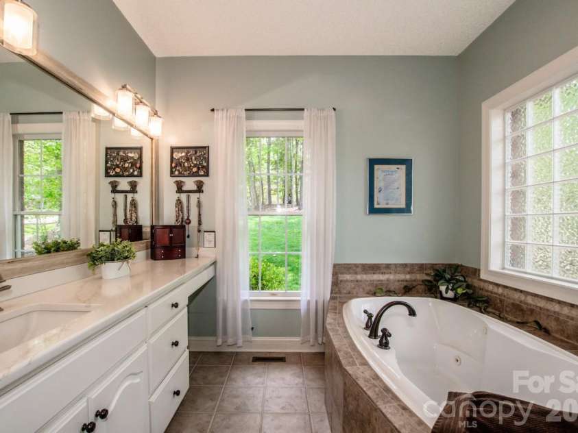 239 Pinnacle Shores Drive, Mooresville, NC 28117.  MLS# CAR4366703, YatesRealty ID 21414. 