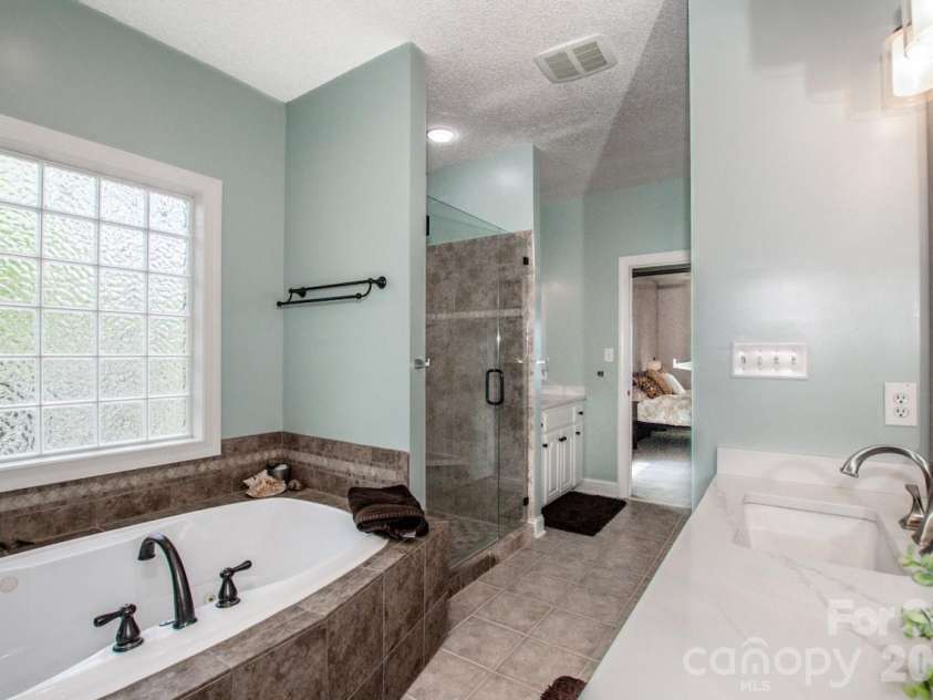 239 Pinnacle Shores Drive, Mooresville, NC 28117.  MLS# CAR4366703, YatesRealty ID 21414. 
