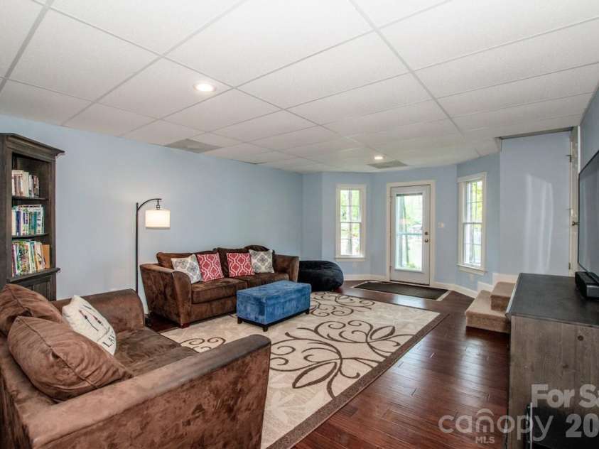 239 Pinnacle Shores Drive, Mooresville, NC 28117.  MLS# CAR4366703, YatesRealty ID 21414. 