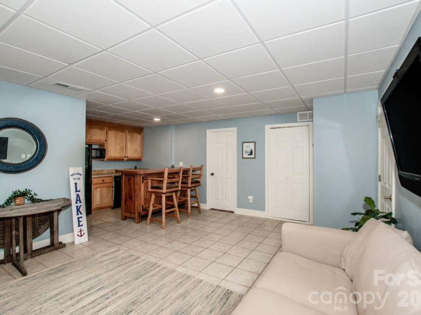 239 Pinnacle Shores Drive, Mooresville, NC 28117.  MLS# CAR4366703, YatesRealty ID 21414. 