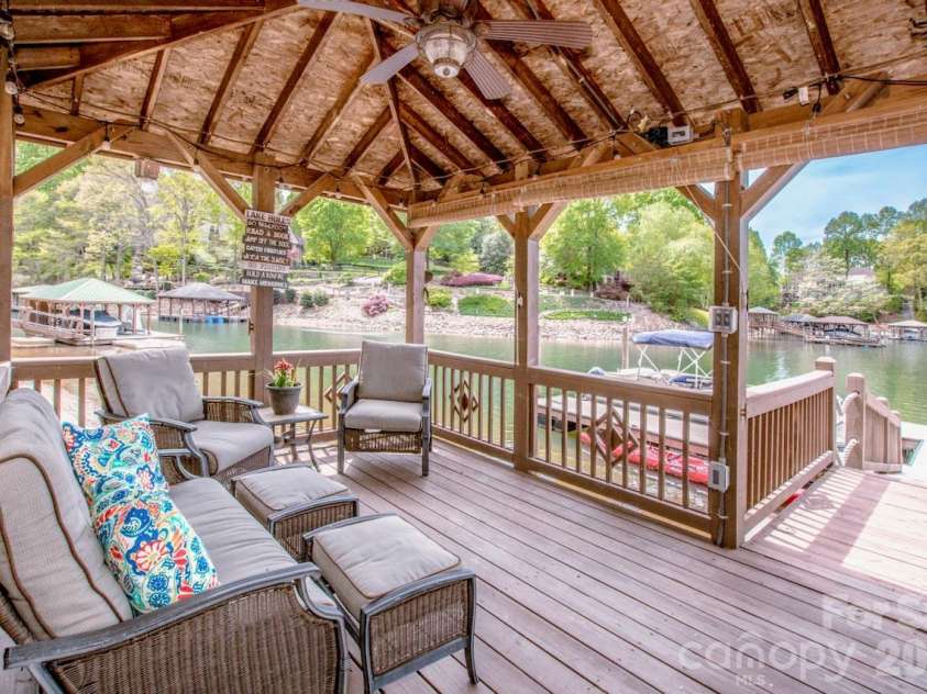 239 Pinnacle Shores Drive, Mooresville, NC 28117.  MLS# CAR4366703, YatesRealty ID 21414. 