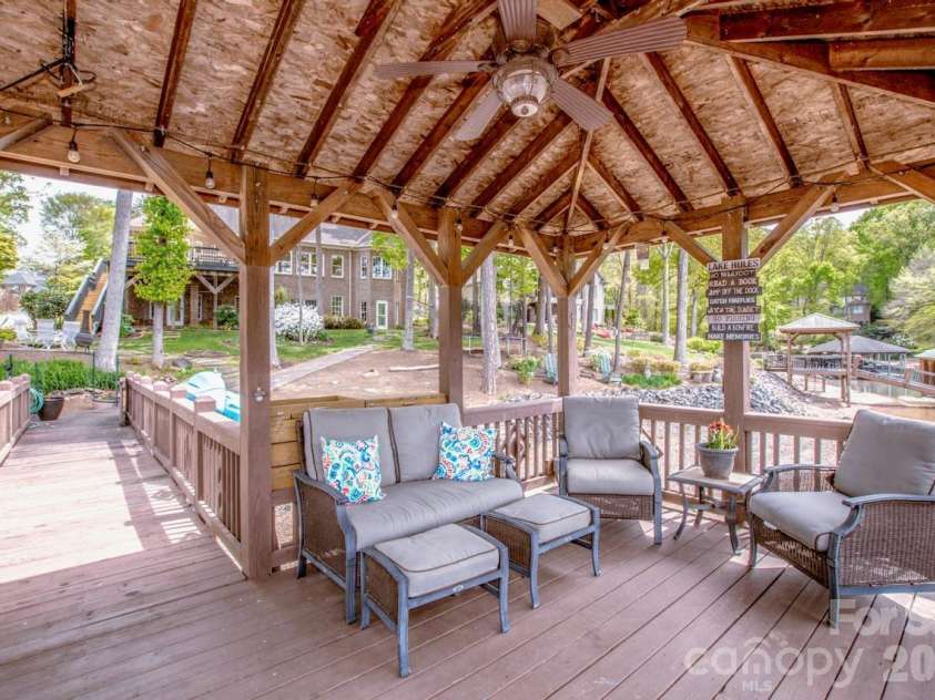 239 Pinnacle Shores Drive, Mooresville, NC 28117.  MLS# CAR4366703, YatesRealty ID 21414. 