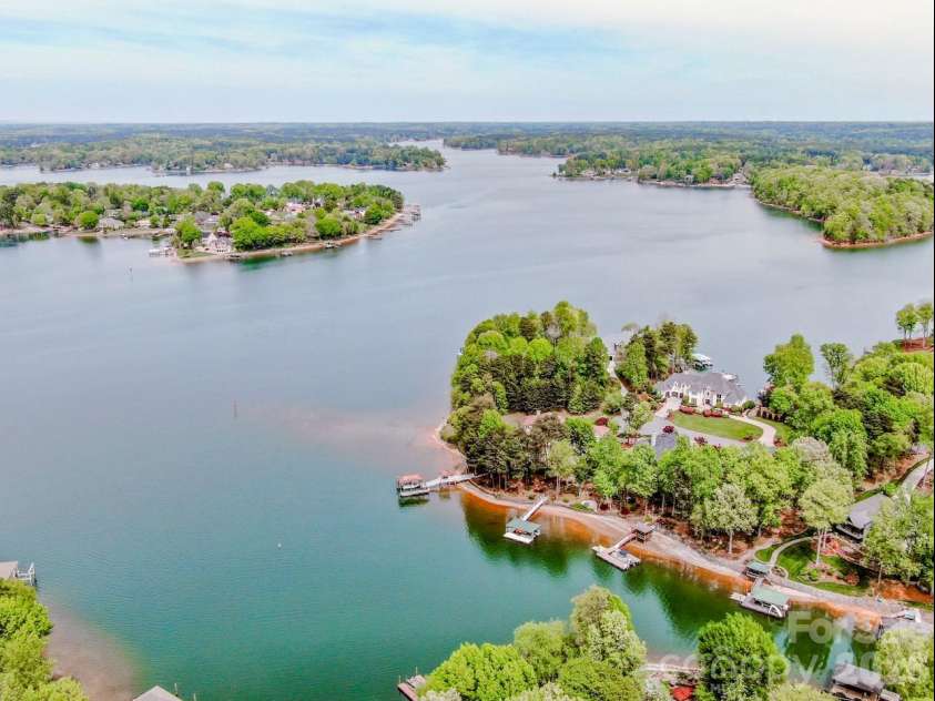 239 Pinnacle Shores Drive, Mooresville, NC 28117.  MLS# CAR4366703, YatesRealty ID 21414. 