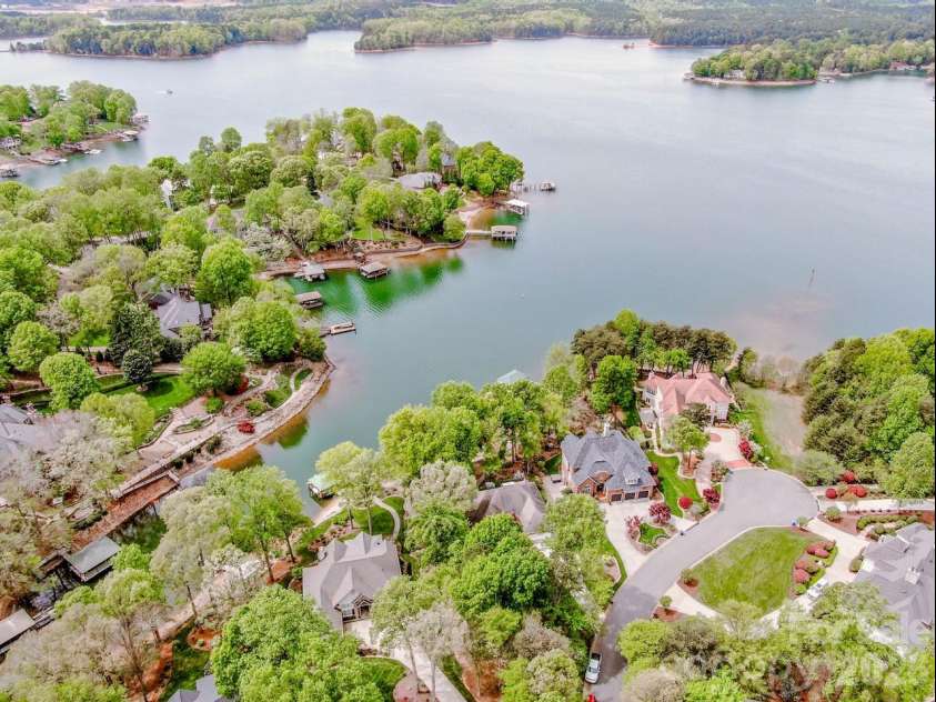 239 Pinnacle Shores Drive, Mooresville, NC 28117.  MLS# CAR4366703, YatesRealty ID 21414. 