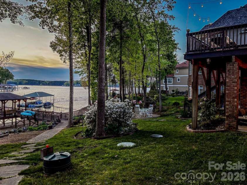 239 Pinnacle Shores Drive, Mooresville, NC 28117.  MLS# CAR4366703, YatesRealty ID 21414. 