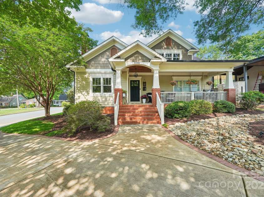 1701 Dearmon Drive, Charlotte, NC 28205.  MLS# CAR4256232, YatesRealty ID 21415. 