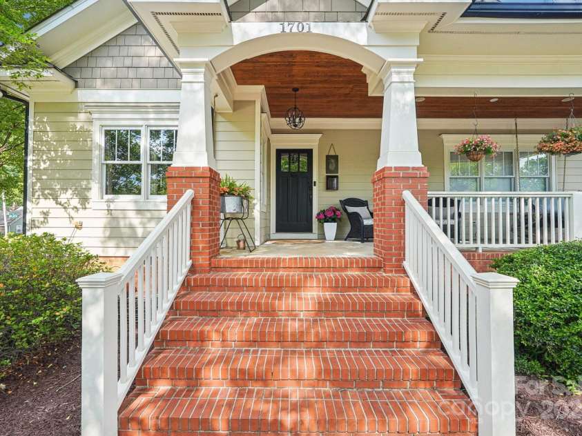 1701 Dearmon Drive, Charlotte, NC 28205.  MLS# CAR4256232, YatesRealty ID 21415. 